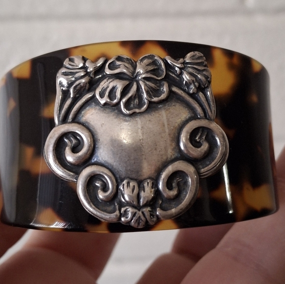 New Vintage Faux Tortoise Shell with Silver Ornament Cuff Bracelet. - Picture 8 of 14